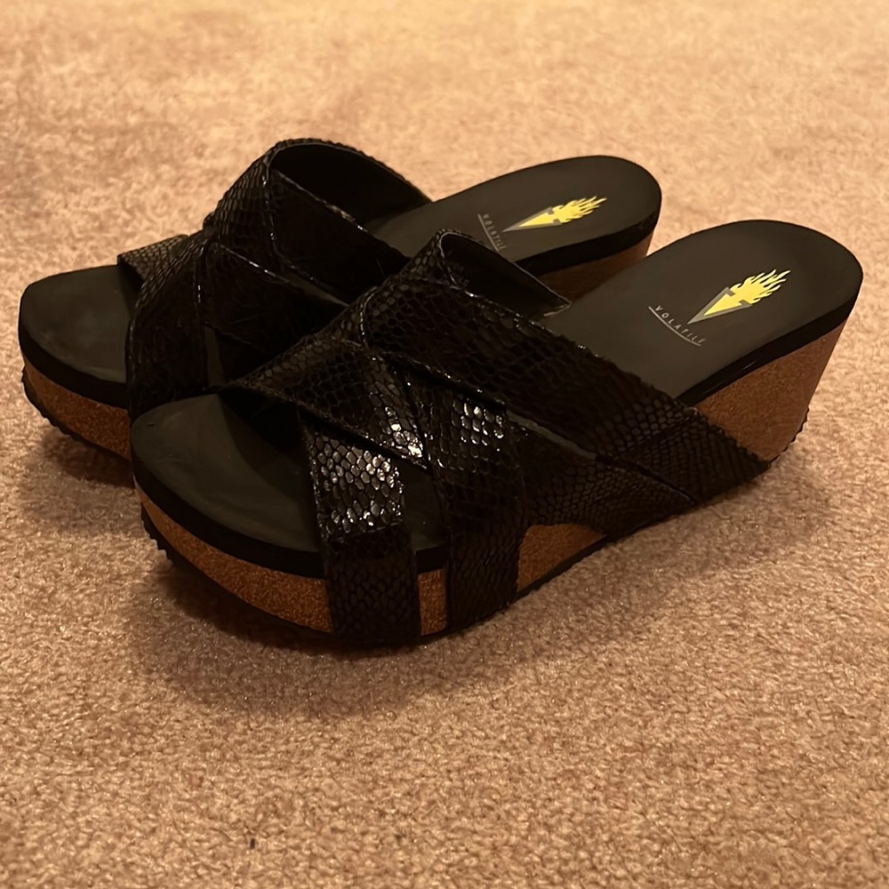 Volatile Slip-on Wedges